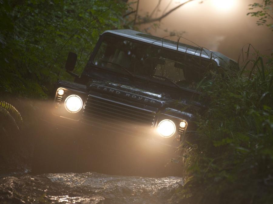  Land Rover Defender 90 Station Wagon 2007 года  (EU) (фото 10 из 25)